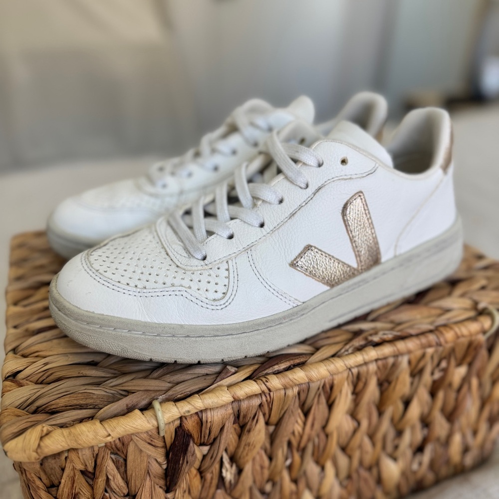 Veja V10 White/Rose Gold Sneakers